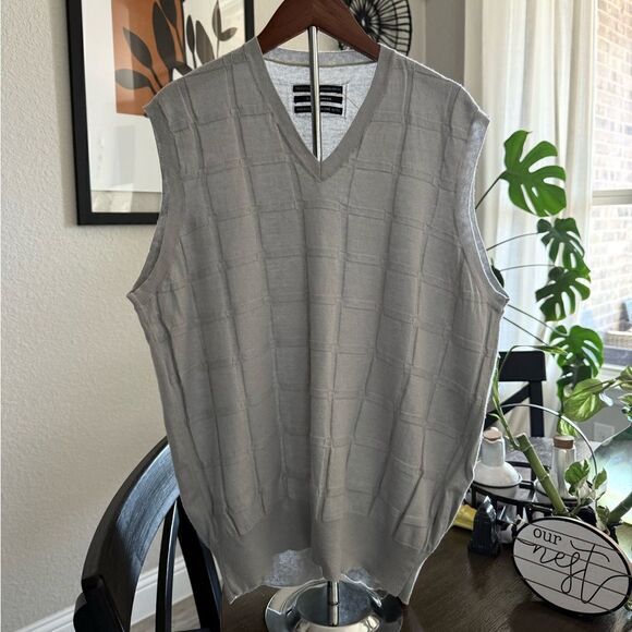 NWOT Club Monaco Sleeveless V Neck Crew Top Cashmere Silk XL Squares - Picture 8 of 10